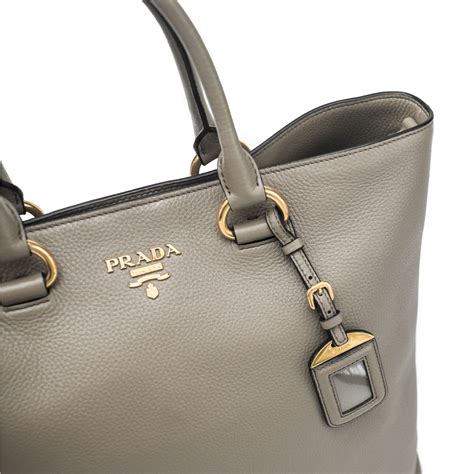 prada vitello phenix.